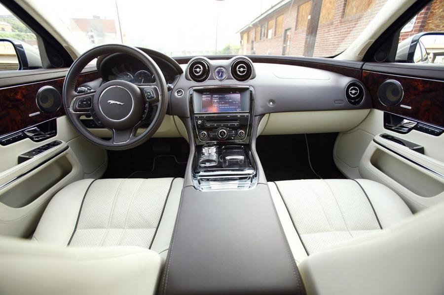  Jaguar XJL 2011 года  (фото 26 из 44)
